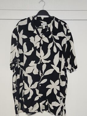Arizona Jean Company Black & White Floral Camp Shirt